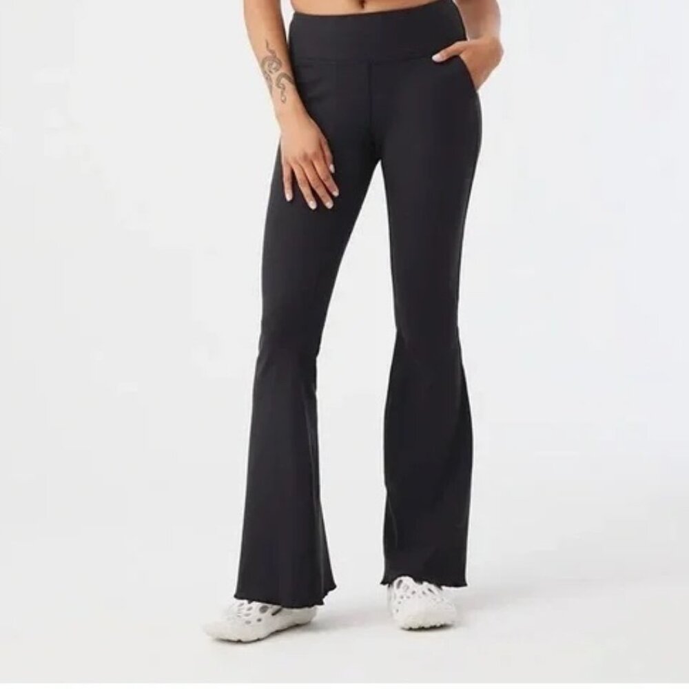 Outdoor Voices SuperForm Rib Flare Pant in Black, XXS